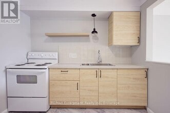 830 Robinson St in Burlington, ON - Building Photo - Building Photo