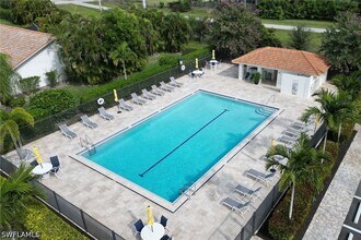 221 Fox Glen Dr in Naples, FL - Building Photo - Building Photo