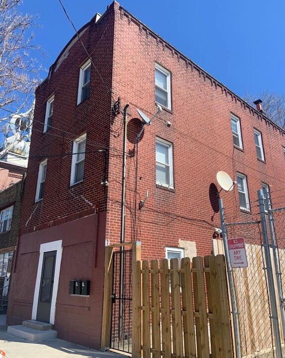 2113-2115 S 28th St in Philadelphia, PA - Building Photo