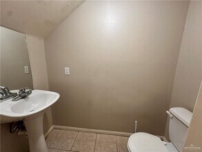 11 Phoenix St in Edinburg, TX - Building Photo - Building Photo