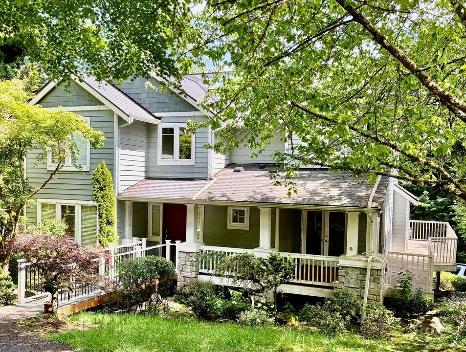 3136 170th Ave NE in Bellevue, WA - Building Photo