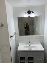 229 E 237th St, Unit 2nd floor in Bronx, NY - Building Photo - Building Photo