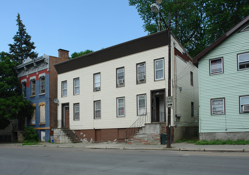 384 Tenth St in Troy, NY - Foto de edificio