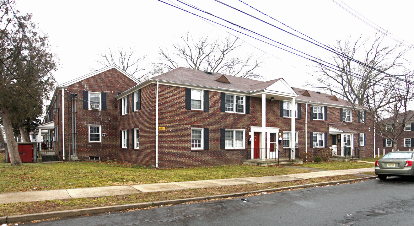 Fulton Gardens in New Brunswick, NJ - Building Photo