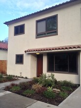 Apartments at Malaga Cove in Palos Verdes Estates, CA - Foto de edificio - Building Photo