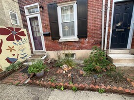 336 Queen St in Philadelphia, PA - Building Photo