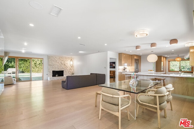 375 S Surfview Dr in Los Angeles, CA - Building Photo - Building Photo