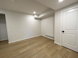 20732-20724 24 Ave NW in Edmonton, AB - Building Photo