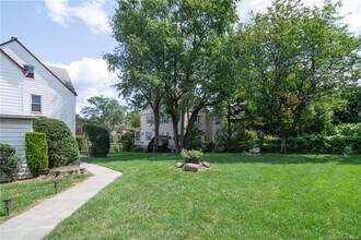 81 Woodland Ave-Unit -2 in New Rochelle, NY - Building Photo - Building Photo