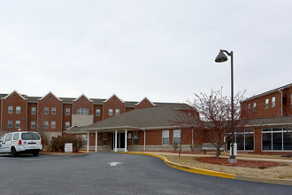 Les Chateaux North Apartments in St. Louis, MO - Building Photo - Building Photo