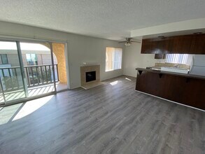 2416 Manhattan Ave, Unit 2 in Manhattan Beach, CA - Building Photo - Building Photo