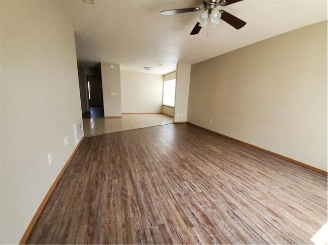 1644 N Dawn Dr in Fayetteville, AR - Foto de edificio - Building Photo