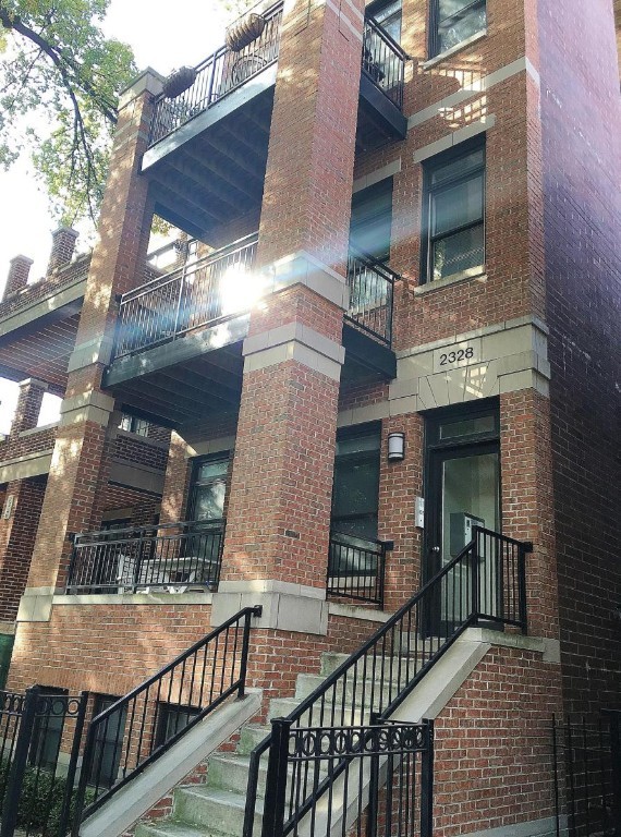 property at 2328 N Greenview Ave