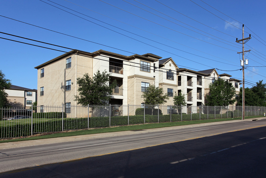 Southwestern Medical Park Apartments in Dallas, TX - Building Photo