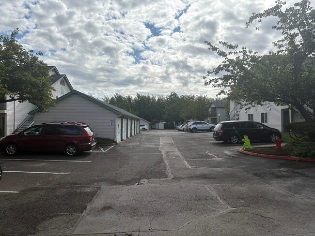 Kings Garden Apartments in Fairview, OR - Building Photo - Building Photo