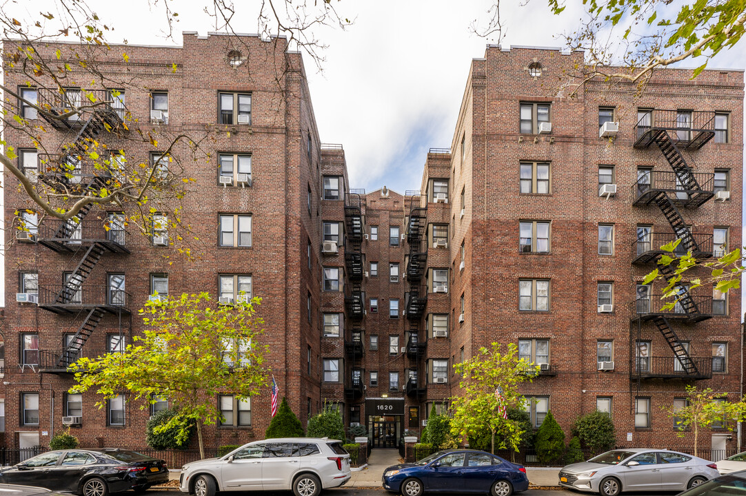 1620 E 2nd St in Brooklyn, NY - Foto de edificio