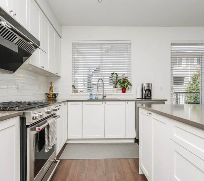 16337-16315 15 Ave in Surrey, BC - Building Photo - Building Photo