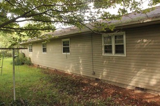 Nice North Knoxville Duplex With Carports in Knoxville, TN - Building Photo - Building Photo