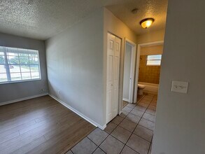 2317 E Dana Dr in Deltona, FL - Foto de edificio - Building Photo