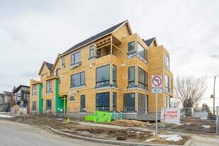 2520 17 Av SW in Calgary, AB - Building Photo