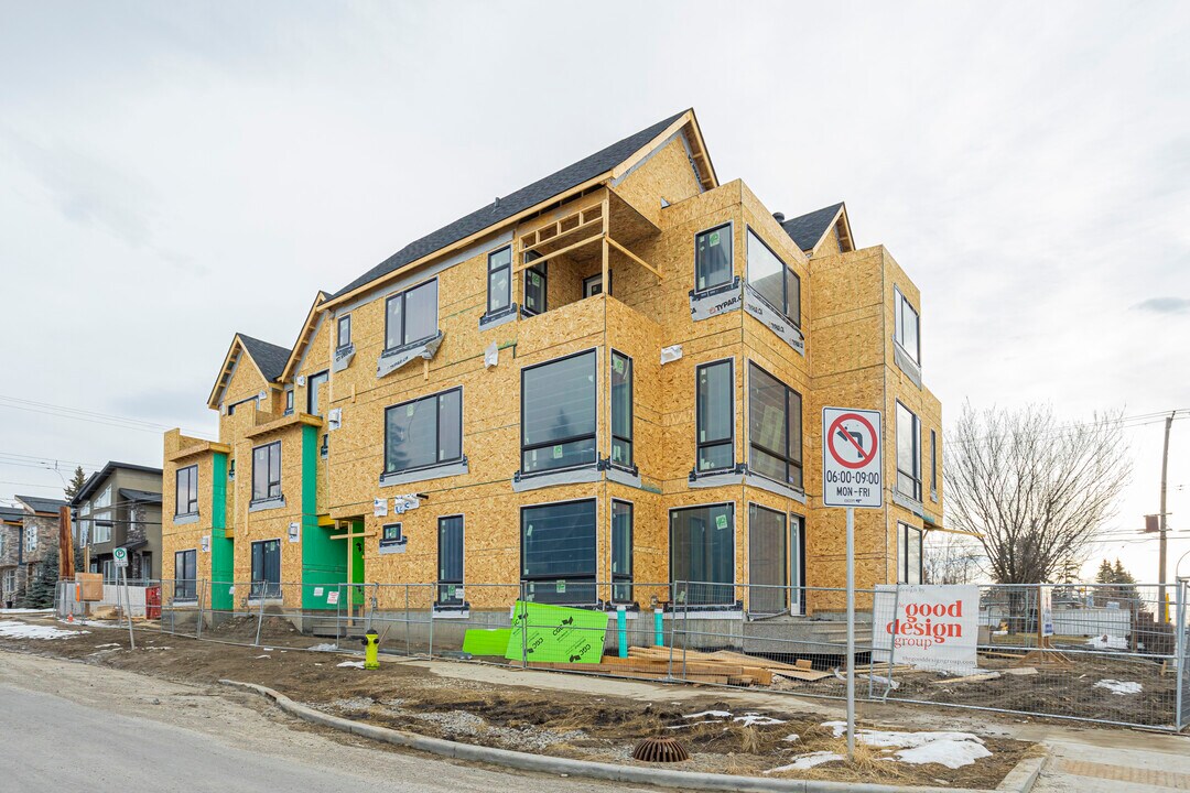 2520 17 Av SW in Calgary, AB - Building Photo