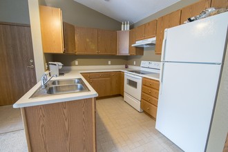 Park Pointe Apartments in Waterloo, IA - Foto de edificio - Building Photo