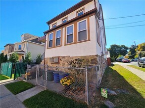 156 Beechwood Ave-Unit -2 in New Rochelle, NY - Building Photo - Building Photo