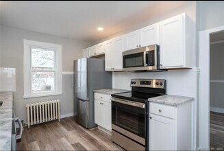 50-52-52 House St in Glastonbury, CT - Building Photo - Building Photo