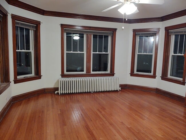 5623 N Mango Ave, Unit 1 in Chicago, IL - Building Photo - Building Photo