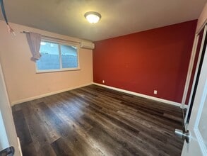 30 Undisclosed Address, Unit Main House in Santa Ana, CA - Foto de edificio - Building Photo