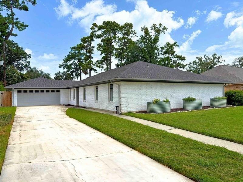 210 Leaflet Ln in Spring, TX - Foto de edificio