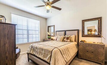 10000 Fannin St in Houston, TX - Building Photo - Building Photo