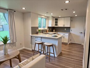7002 Crystalbrook Dr in Austin, TX - Building Photo - Building Photo