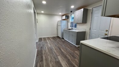 210 E Romie Ln in Salinas, CA - Building Photo - Building Photo