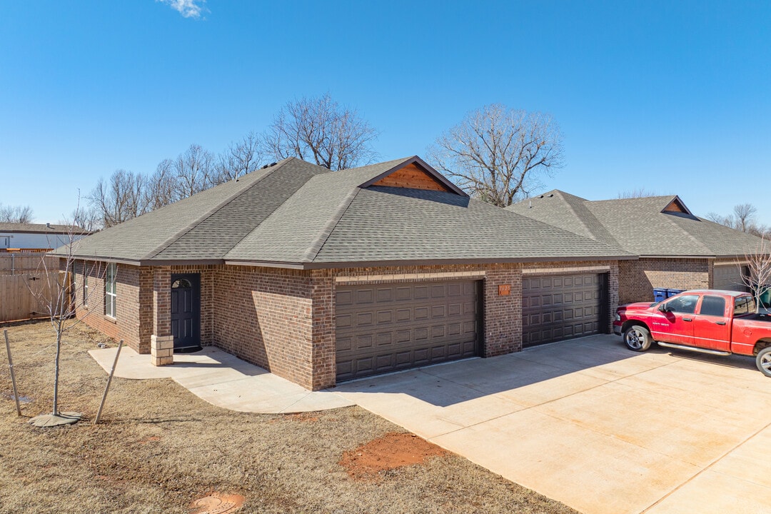 7625 Wildflower Way in Oklahoma City, OK - Building Photo