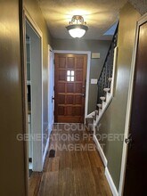 572 Sunset View Dr in Akron, OH - Building Photo - Building Photo