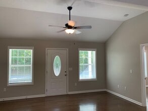 111 Grosch Ln in Tullahoma, TN - Building Photo - Building Photo
