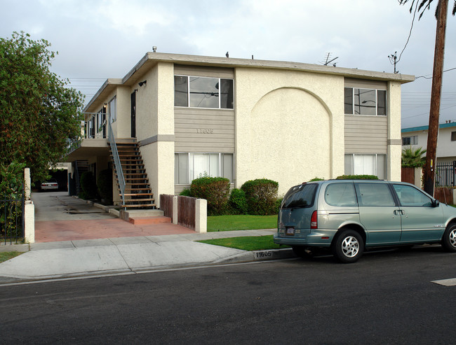 11605 Gale Ave in Hawthorne, CA - Building Photo - Building Photo