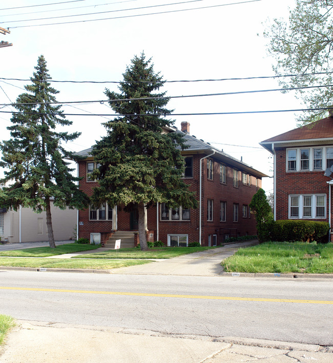 2109 Grant Ave in Cuyahoga Falls, OH - Building Photo - Building Photo