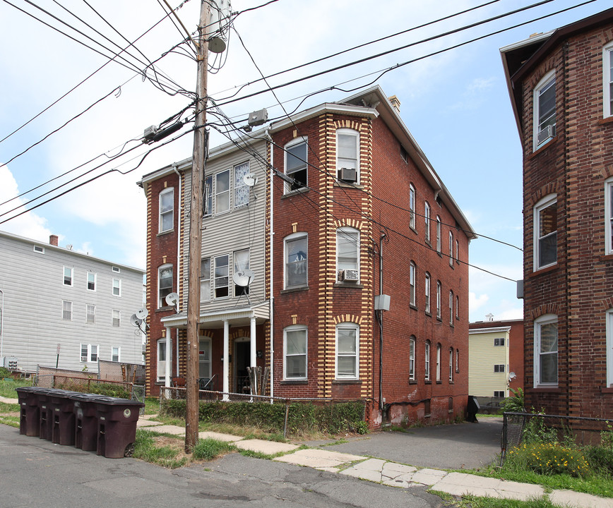 23 Horace St in New Britain, CT - Building Photo