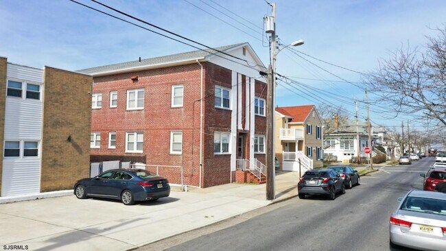 16 N Sacramento Ave in Ventnor City, NJ - Foto de edificio - Building Photo