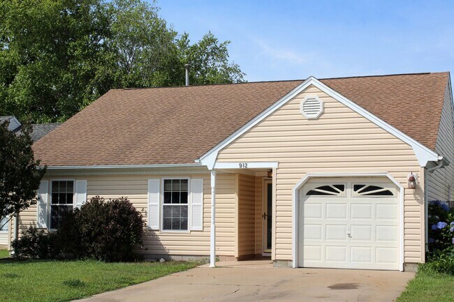 912 Bernstein Ct