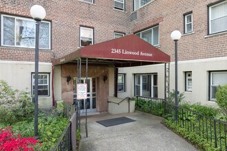 Marycrest Condominiums in Fort Lee, NJ - Building Photo - Building Photo