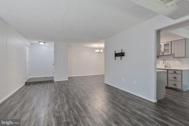 10214 Bushman Dr in Oakton, VA - Building Photo - Building Photo