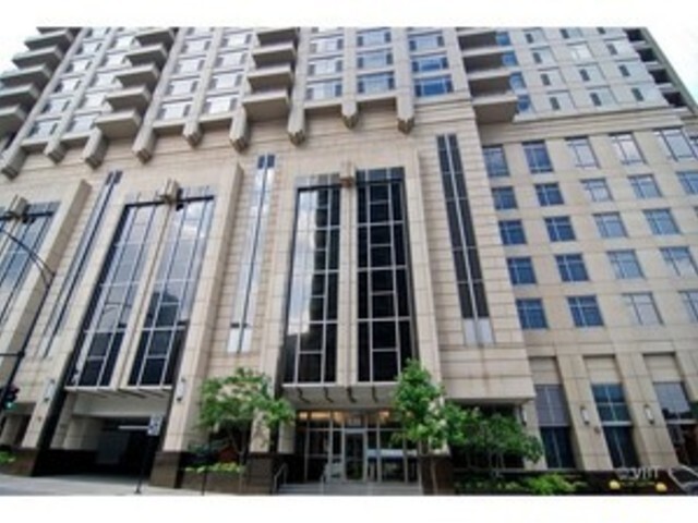 530 N Lake Shore Dr in Chicago, IL - Building Photo