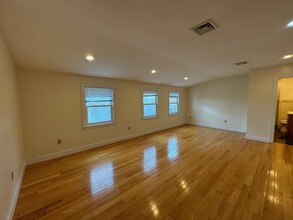 69 School St, Unit 2 in Somerville, MA - Building Photo - Building Photo