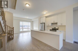 3073 Welsman Gdns in Oakville, ON - Building Photo - Building Photo