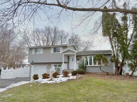 2 Ilex Ln in Liverpool, NY - Building Photo