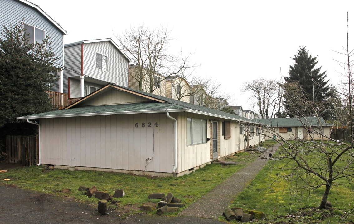 6824 SE 72nd Ave in Portland, OR - Foto de edificio