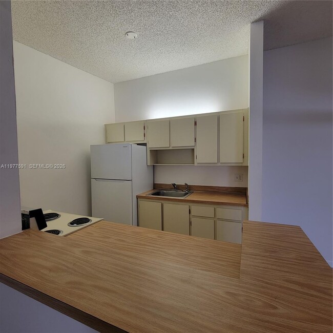 9379 S Belfort Cir in Tamarac, FL - Building Photo - Building Photo